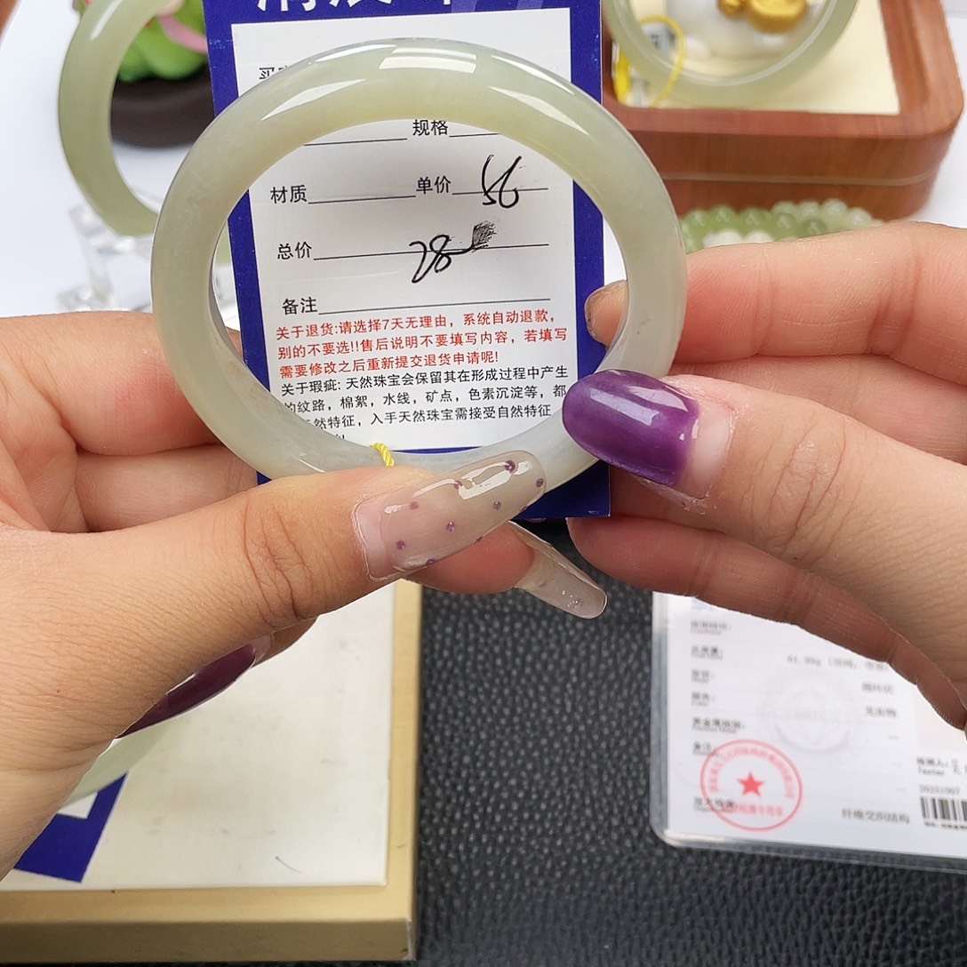 和田玉未镶嵌手镯