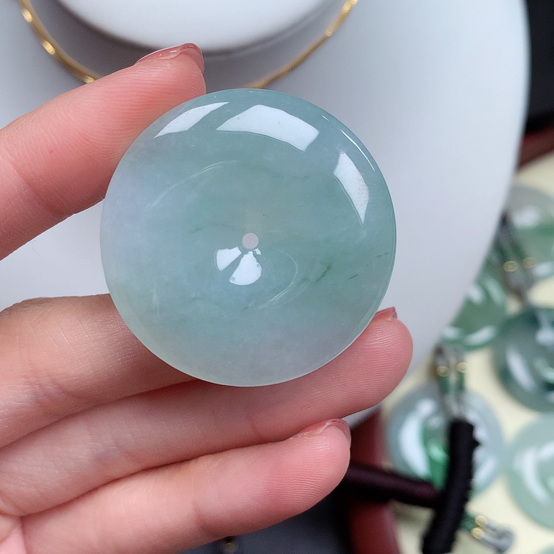 翡翠颈饰未镶嵌平安扣