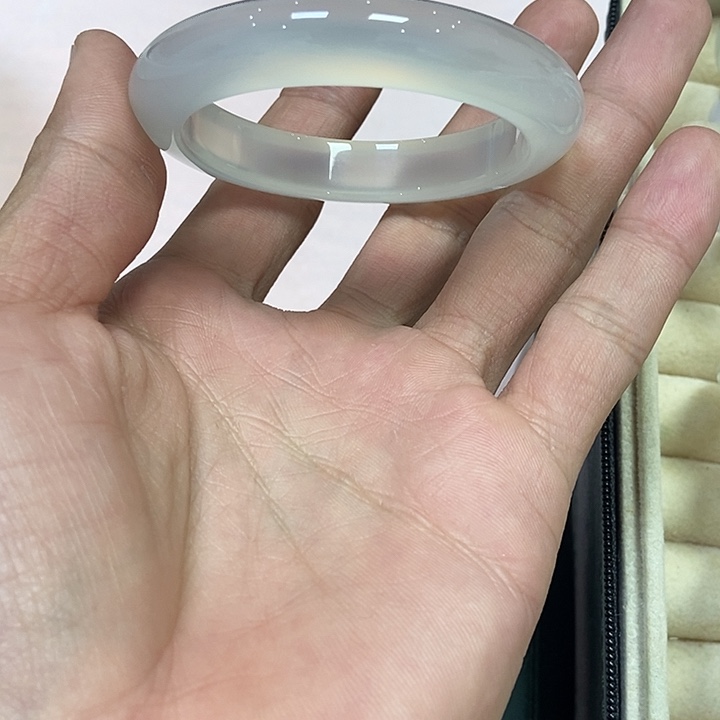 玛瑙/玉髓手镯未镶嵌小*条206