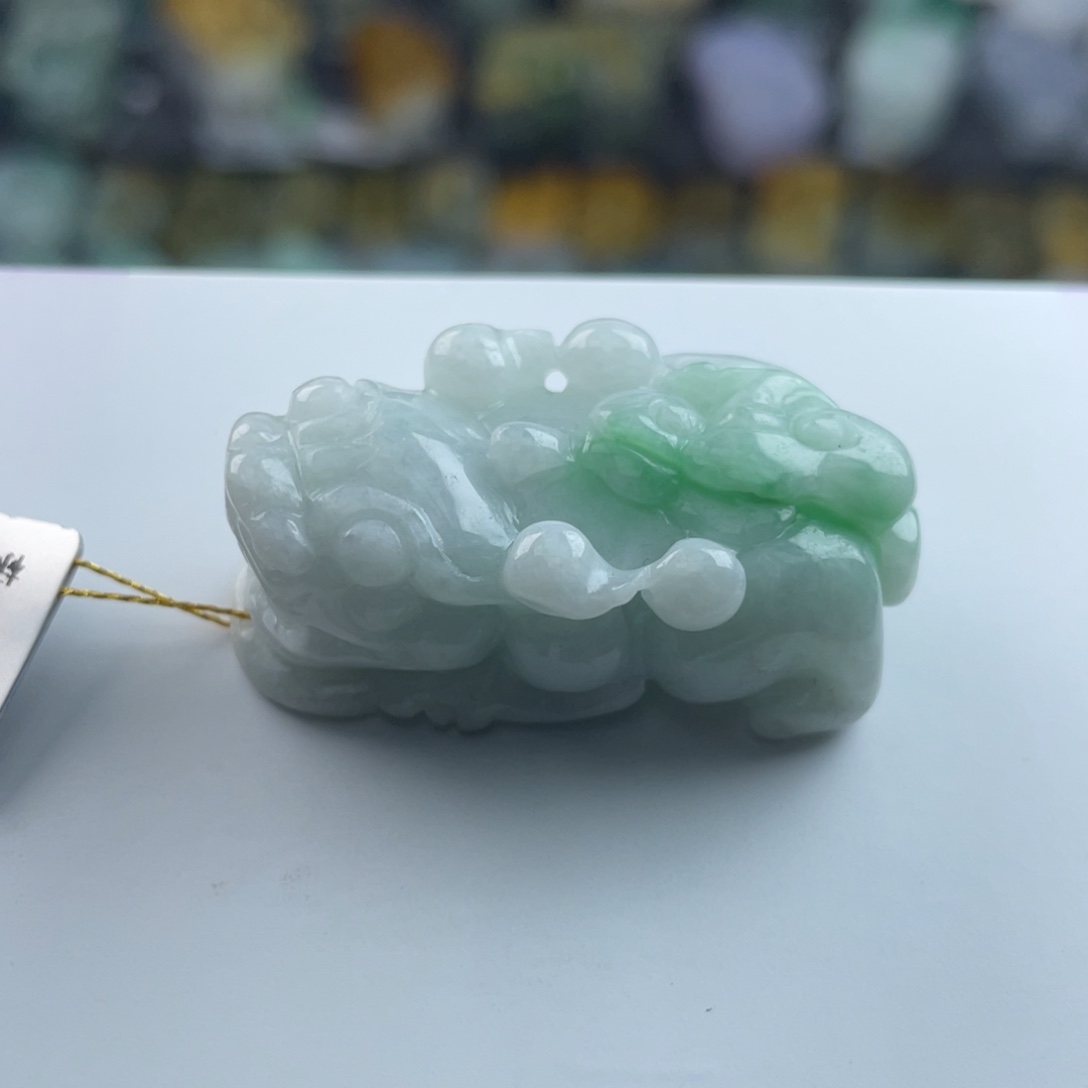 翡翠未镶嵌颈饰貔貅