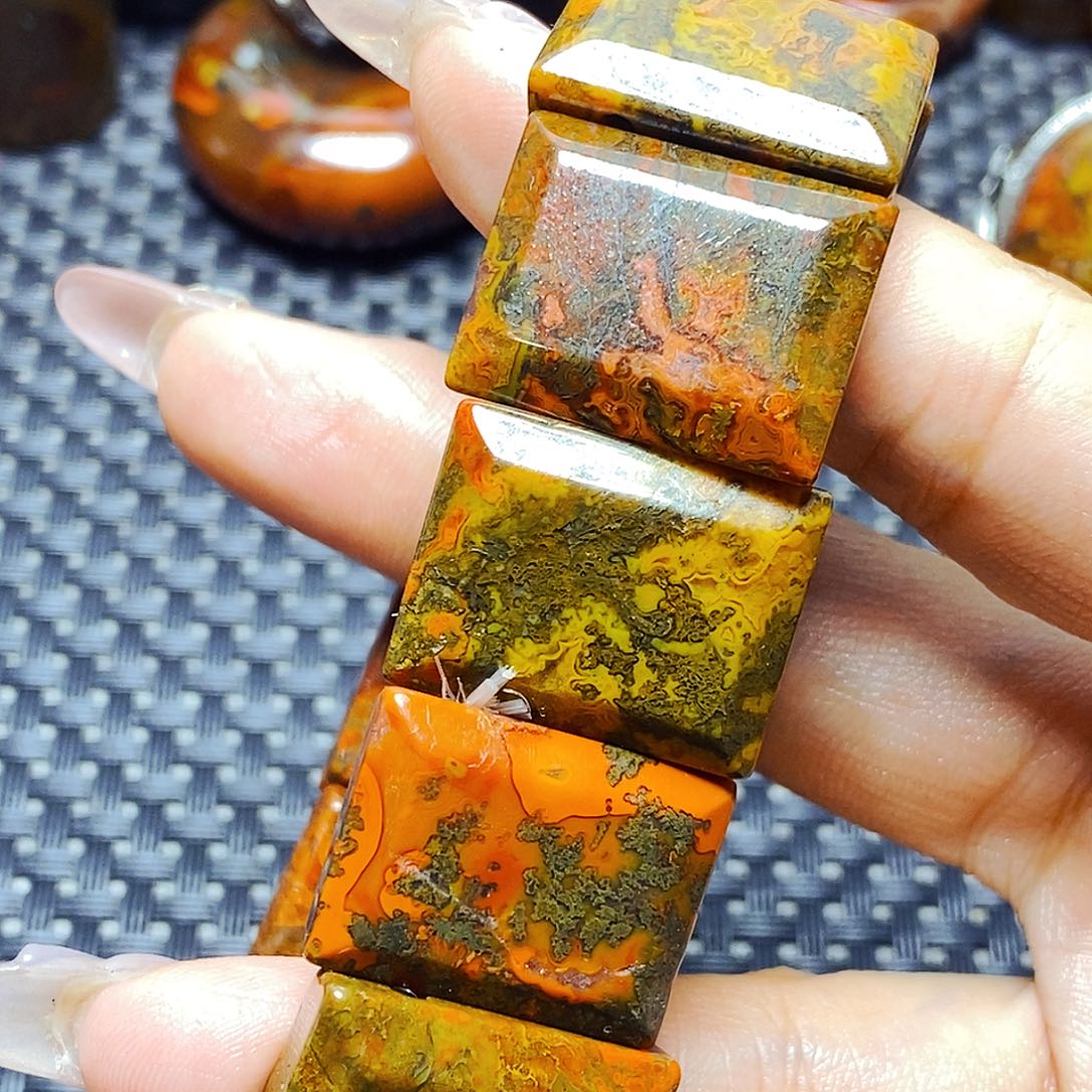 未镶嵌颈饰玛瑙/玉髓耀**花