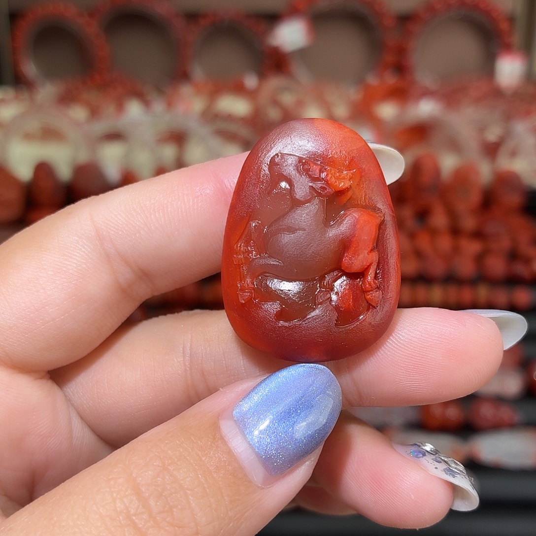 南红玛瑙未镶嵌颈饰山羊牌