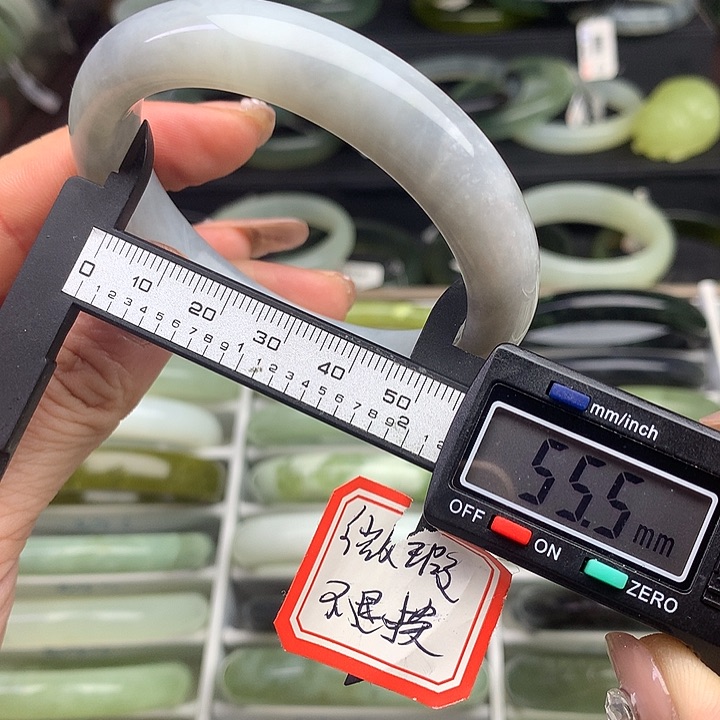 蛇纹石玉手镯未镶嵌653