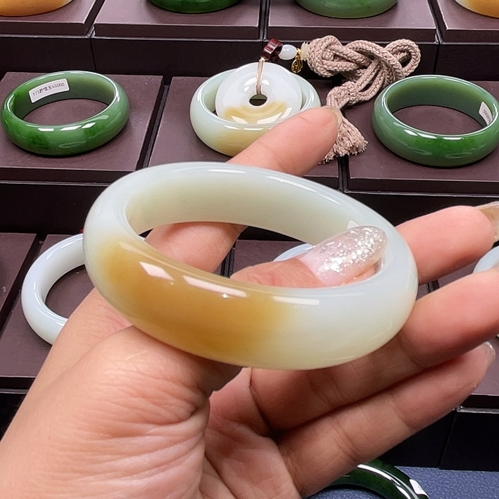 和田玉未镶嵌手镯