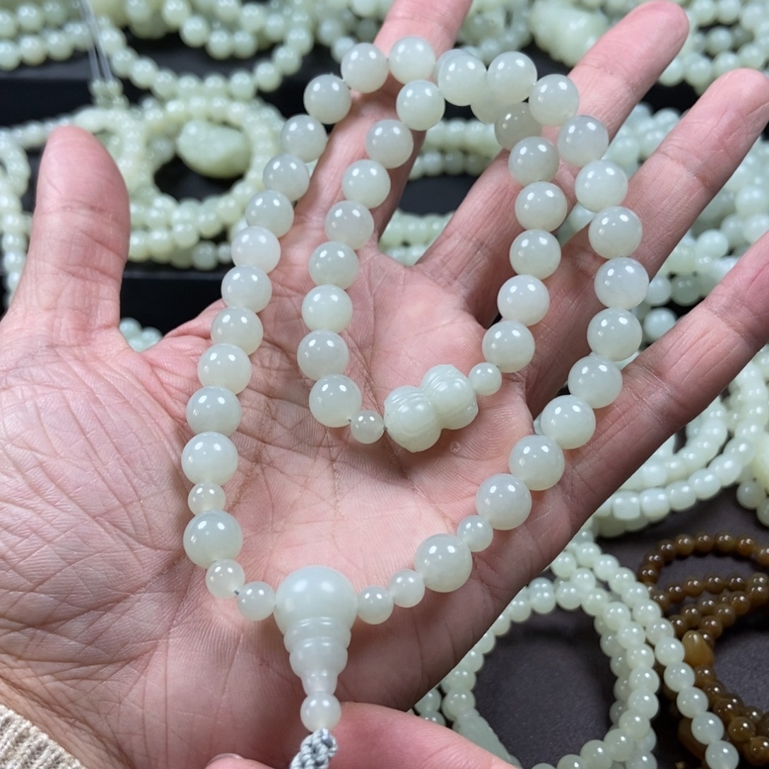 和田玉未镶嵌把件