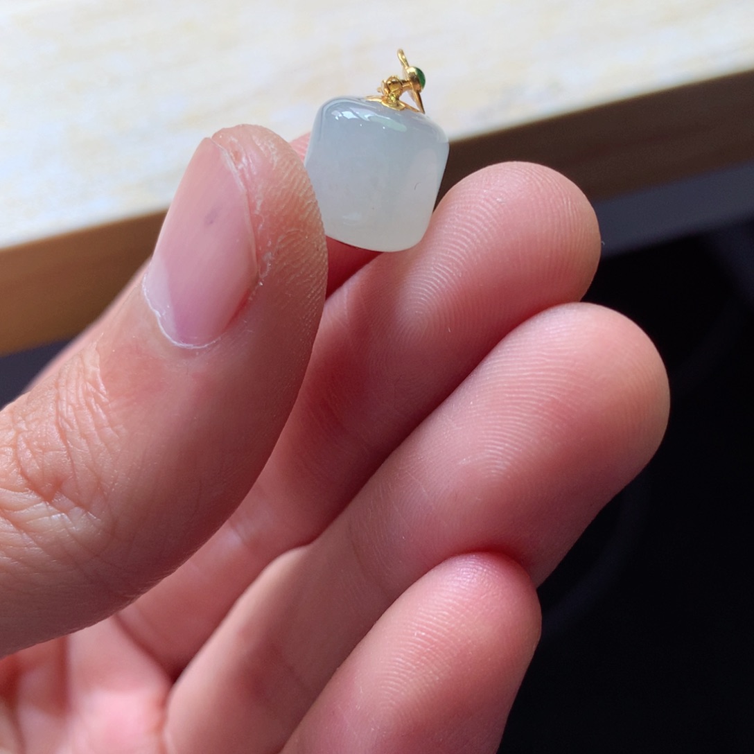 翡翠颈饰18K金镶嵌吊坠