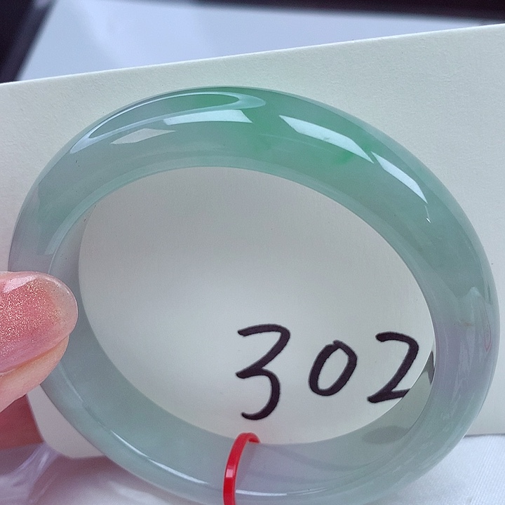 翡翠手镯未镶嵌翡翠