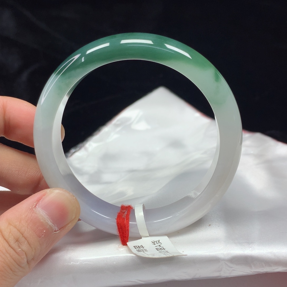 翡翠手镯（圆镯）未镶嵌57.5