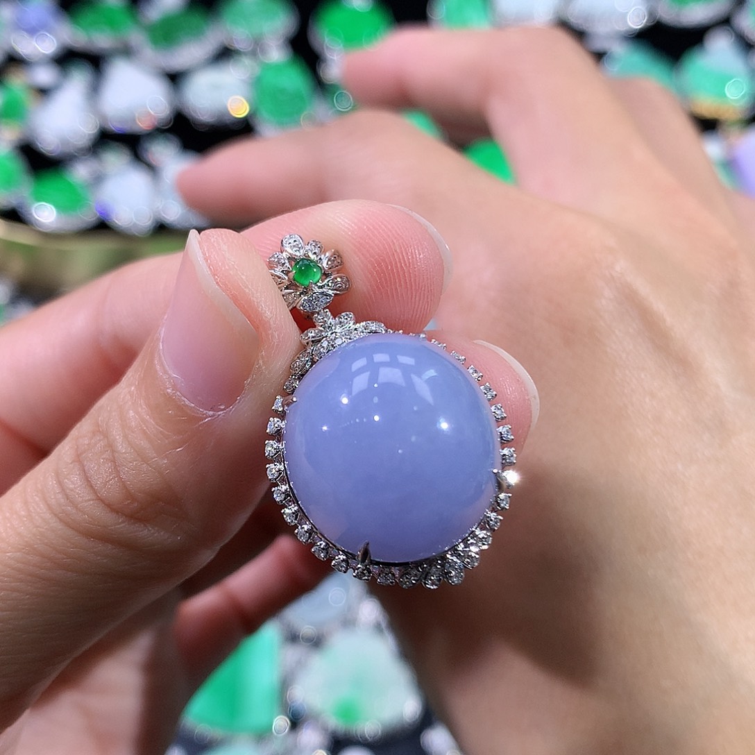 翡翠18K金镶嵌颈饰