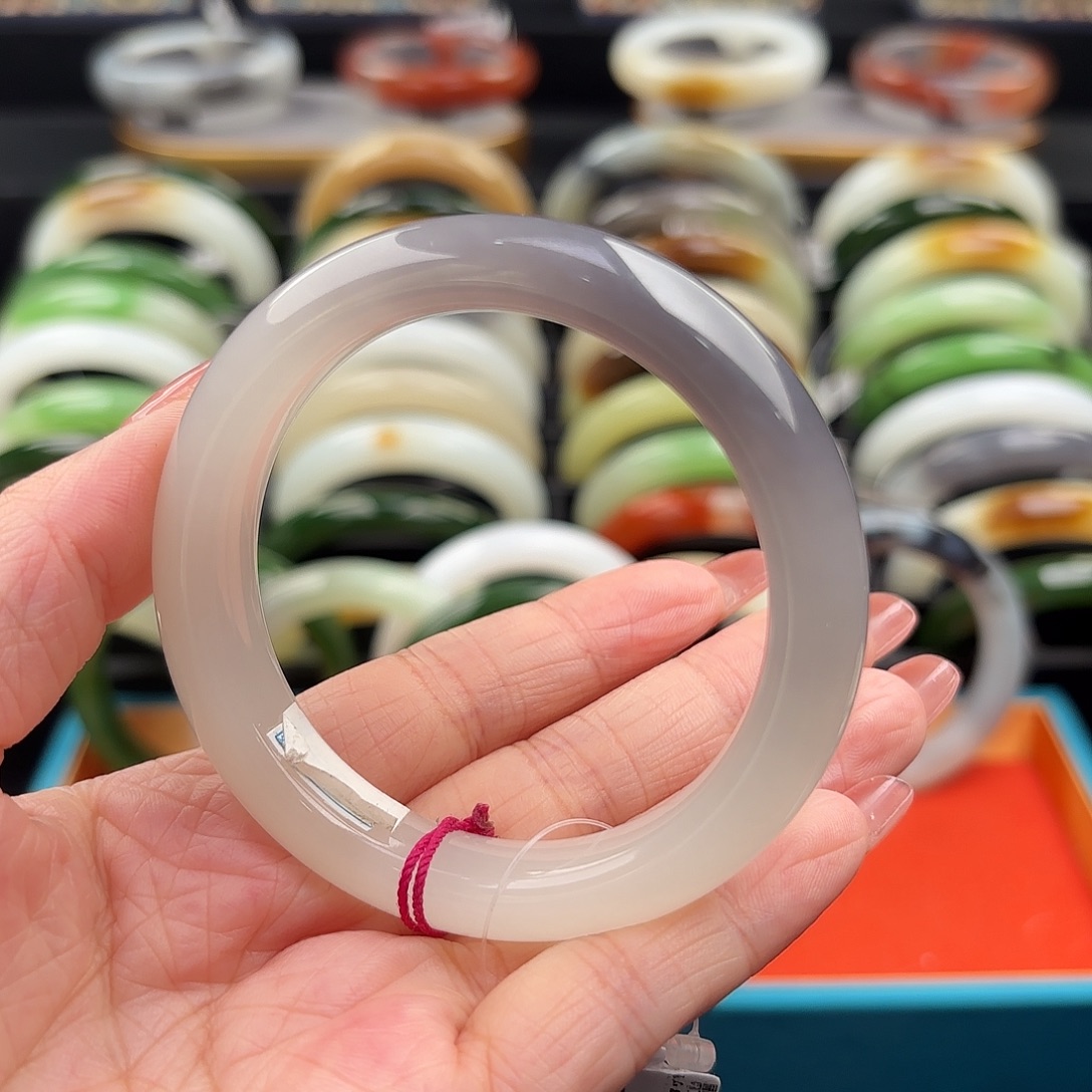 和田玉未镶嵌手镯白底一口紫53.5