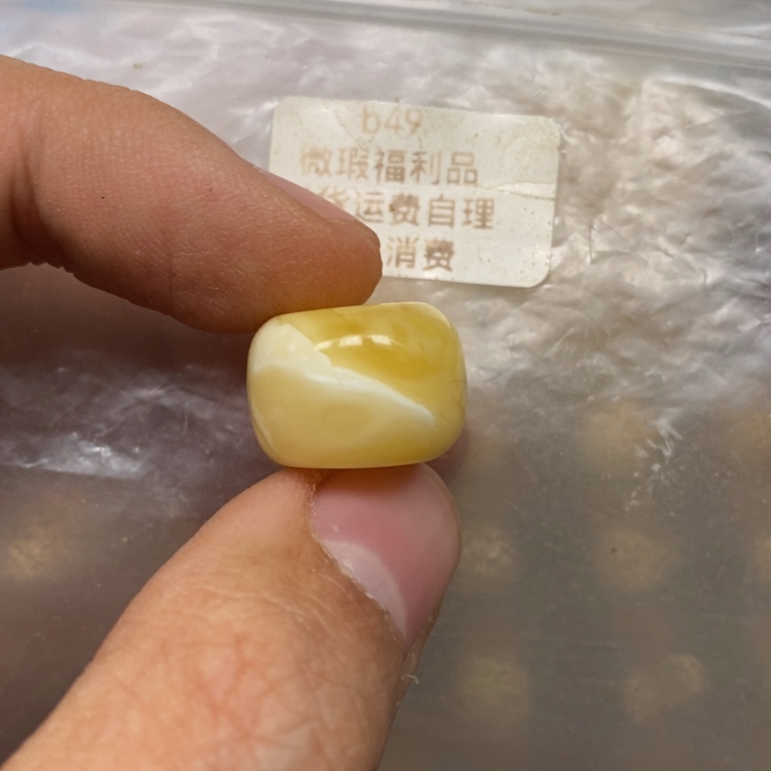 陌***路蜜蜡未镶嵌裸石瑕疵