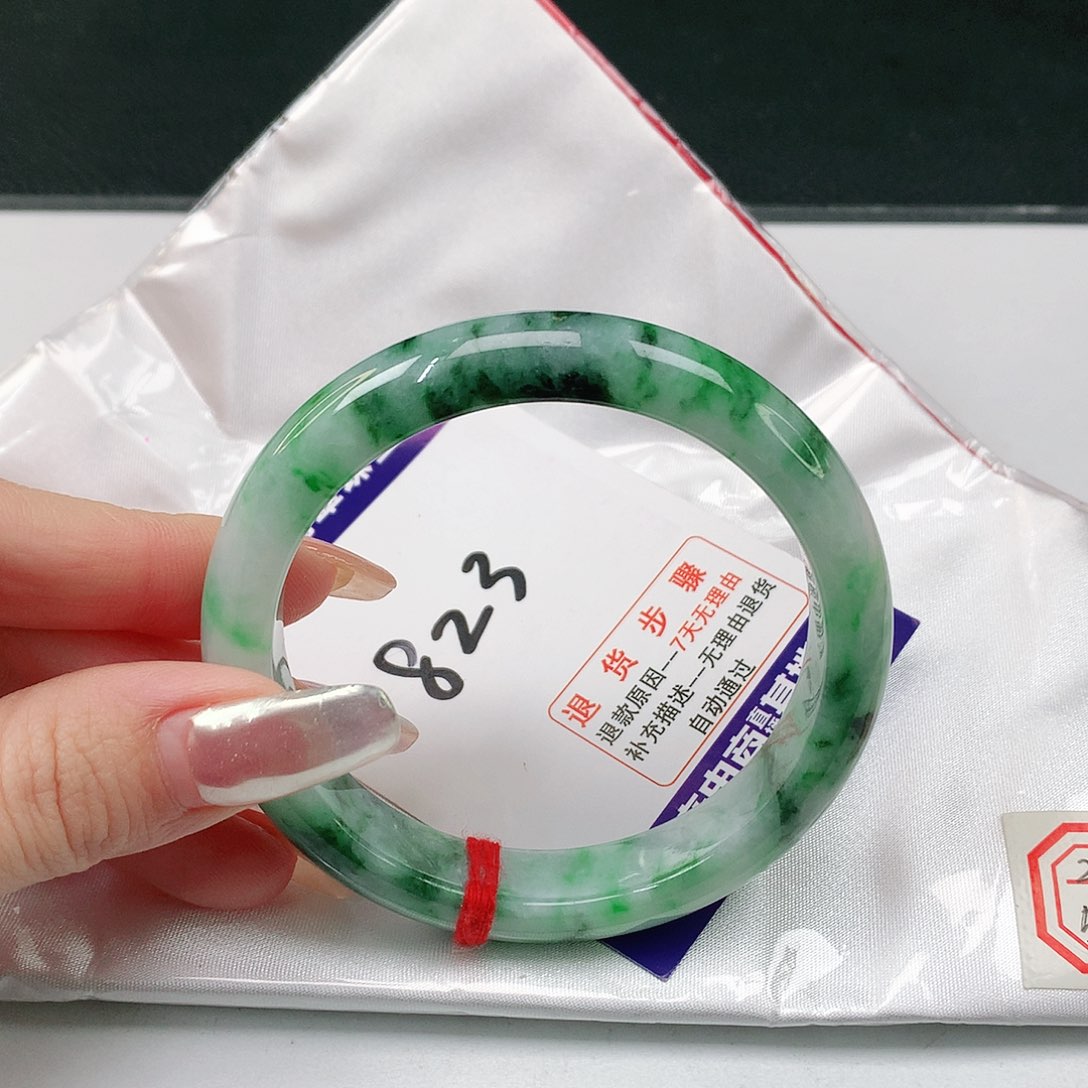 翡翠手镯未镶嵌翡翠手镯