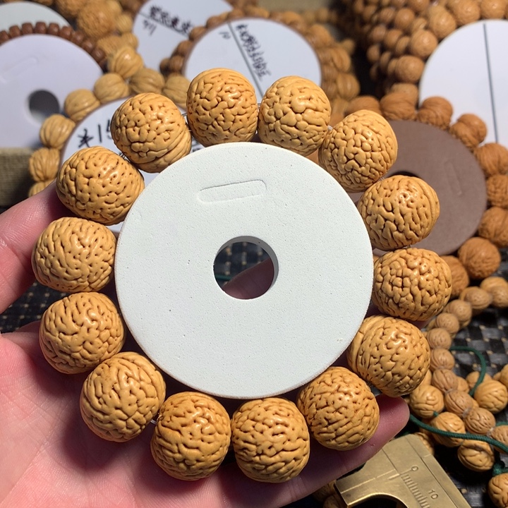 未***y桃核手串13#白月光