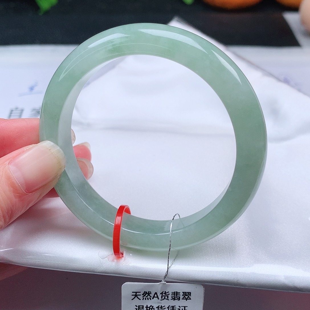 翡翠手镯未镶嵌54圈