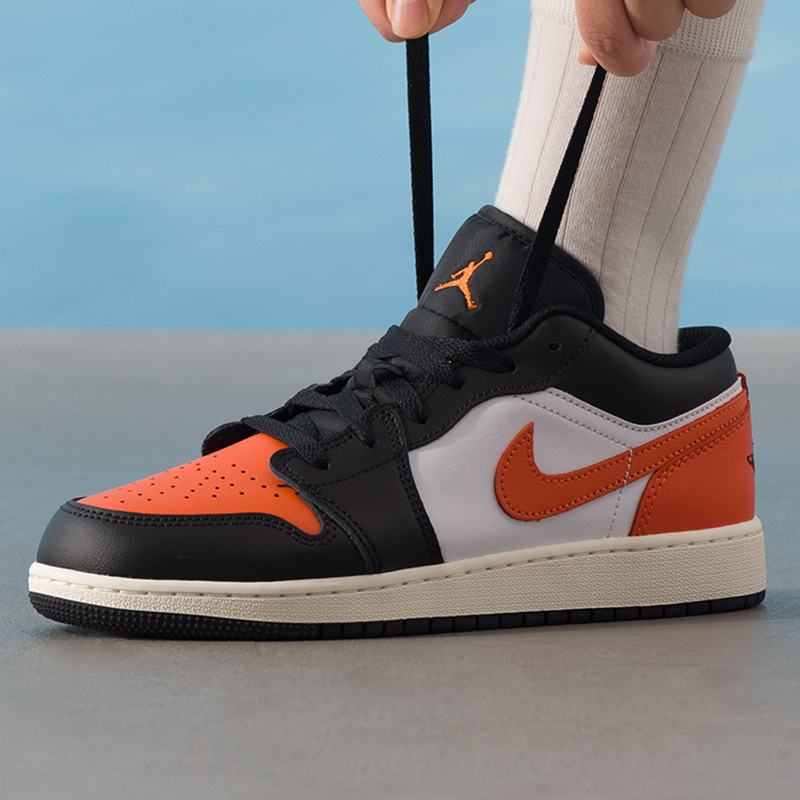 NIKE耐克学生青少年男女鞋新款AJ1板鞋运动休闲大童鞋 553560