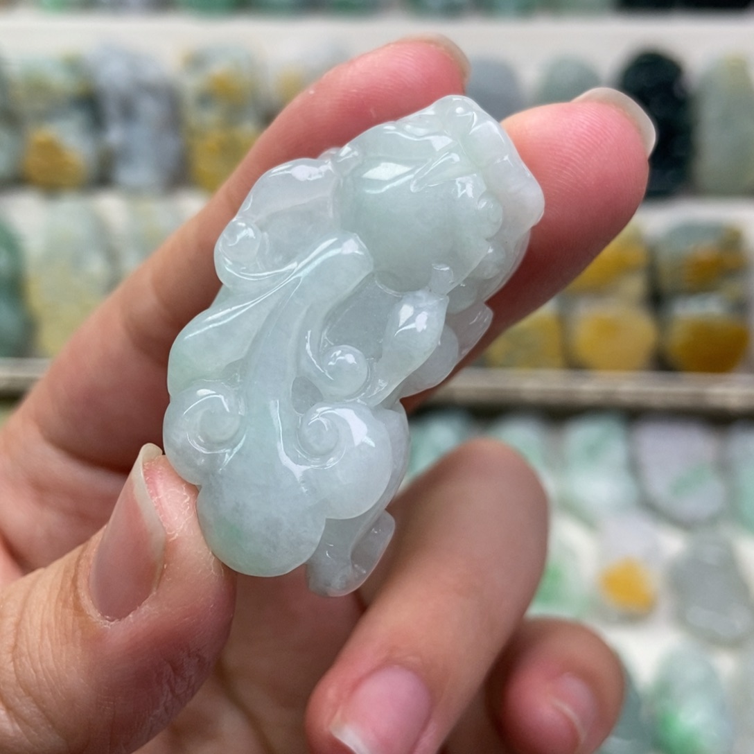 翡翠吊坠(赠链)未镶嵌