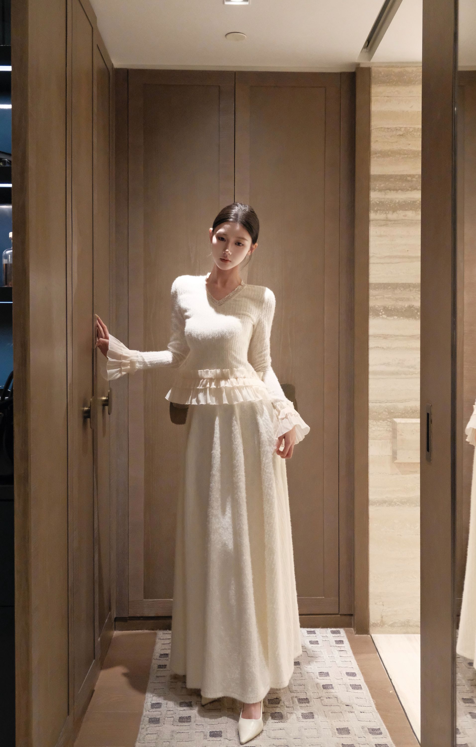 春日部【甜雾奶芙】温柔法式蕾丝边上衣半身裙套装01399