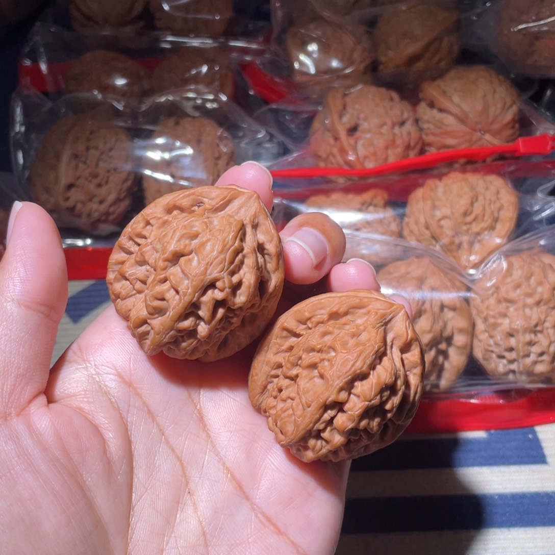 抱****文玩核桃吊坠全品红锦鲤40