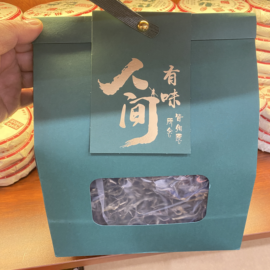 正宗云南普洱生茶散茶山背后