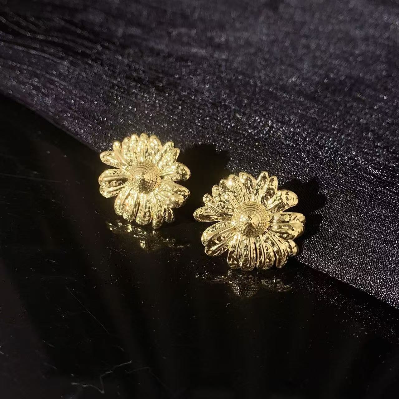 【伟新源】足金999  5D工艺  向日葵直针4.59克