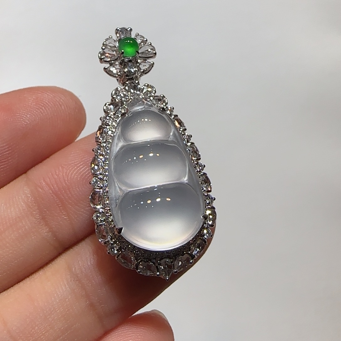 翡翠18K金镶嵌吊坠(不含链)福豆