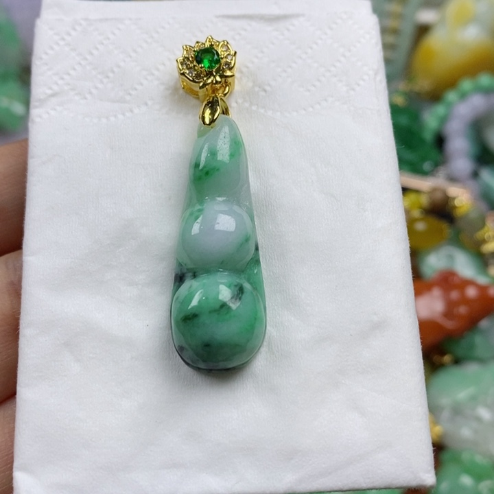 翡翠吊坠(赠链)未镶嵌