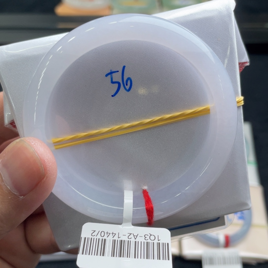 翡翠手镯未镶嵌翡翠手镯