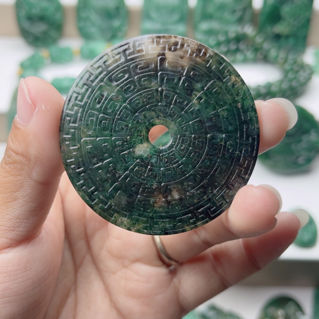 独山玉未镶嵌挂件