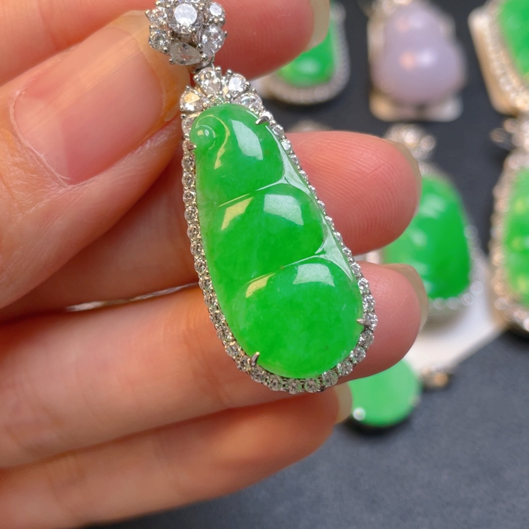 颈饰银S925镶嵌翡翠