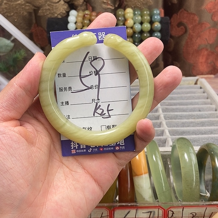 蛇纹石玉手镯未镶嵌