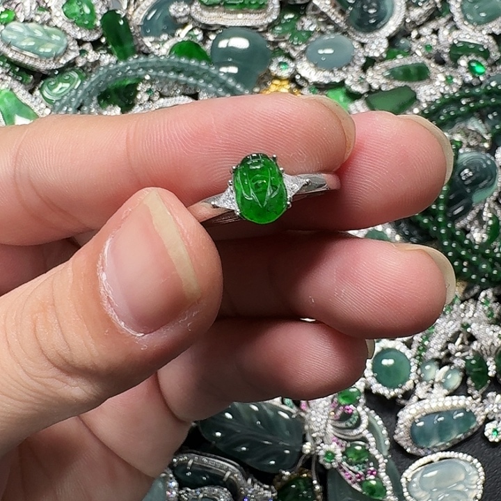 翡翠未镶嵌颈饰天然A货翡翠放漏