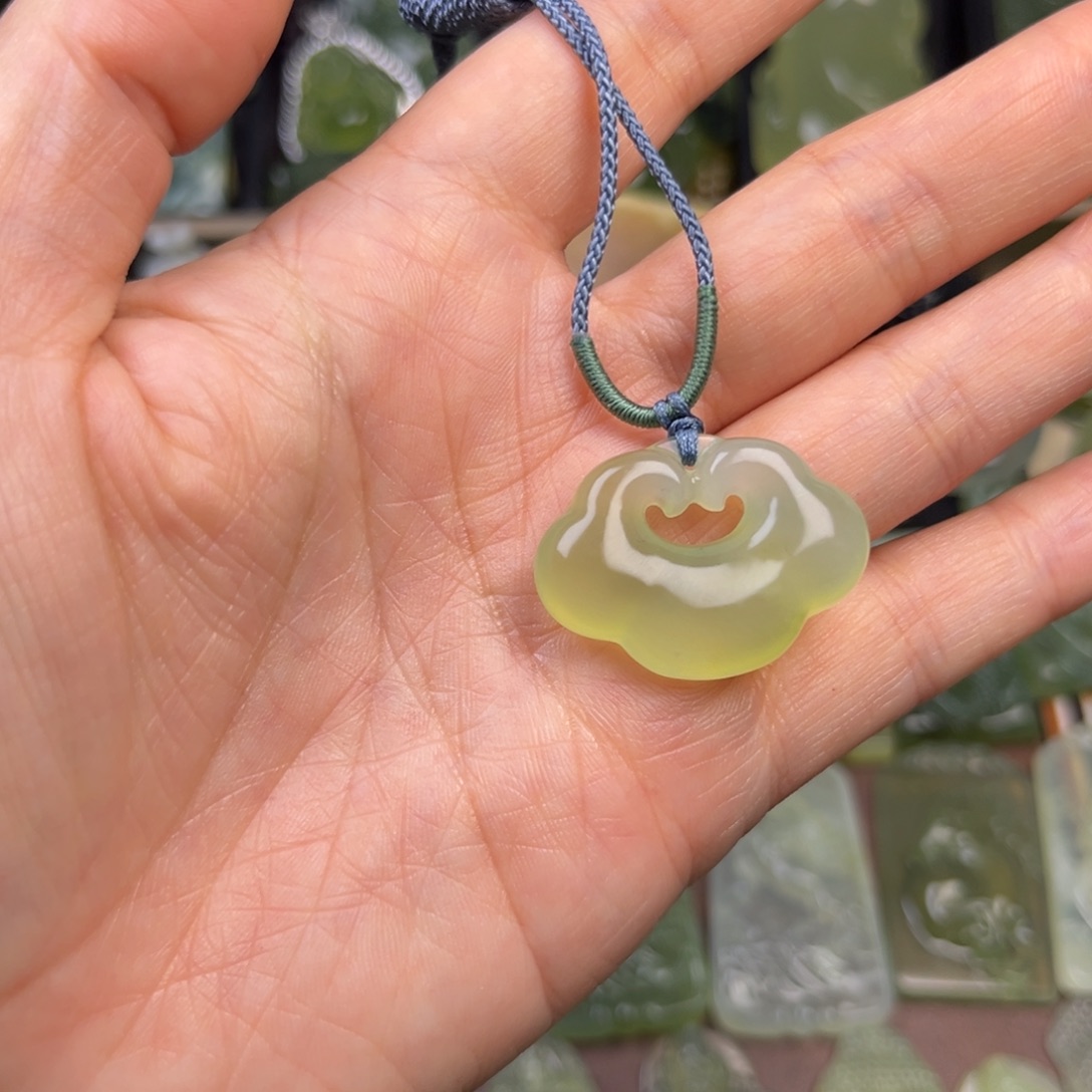 蛇纹石玉未镶嵌吊坠(赠链)