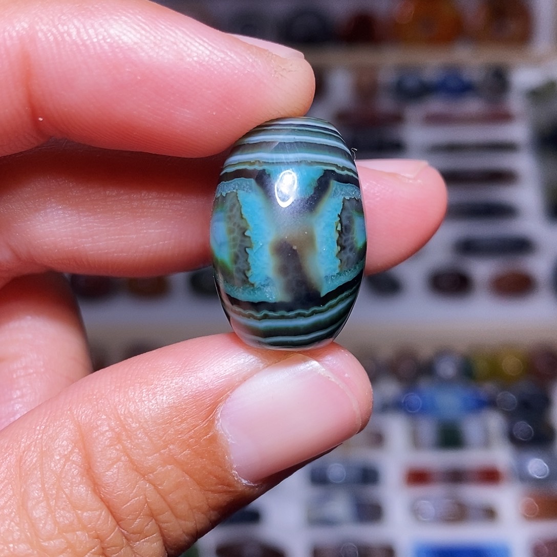 琥珀未镶嵌吊坠…….