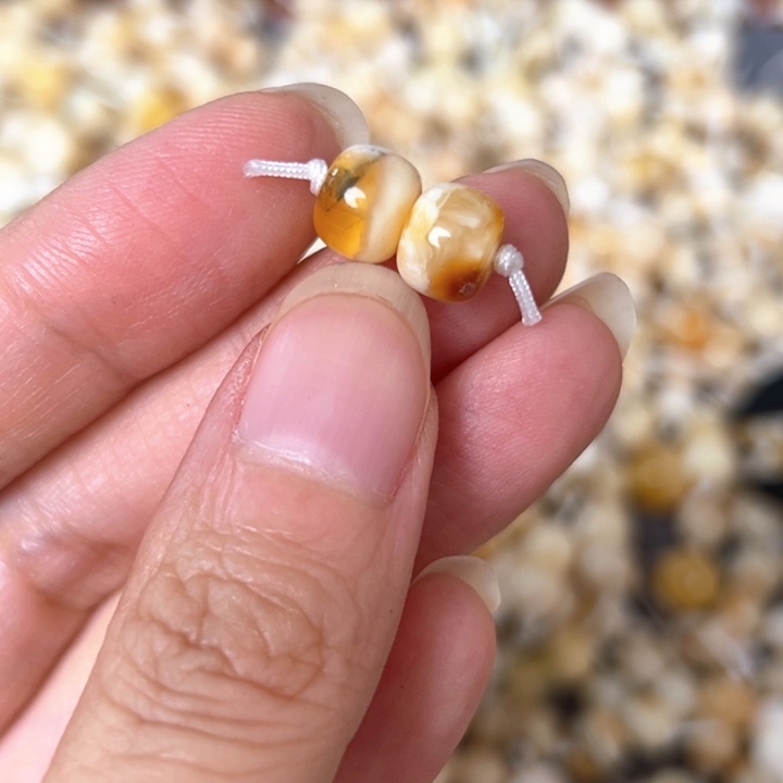 未镶嵌蜜蜡裸石8.2mm一对