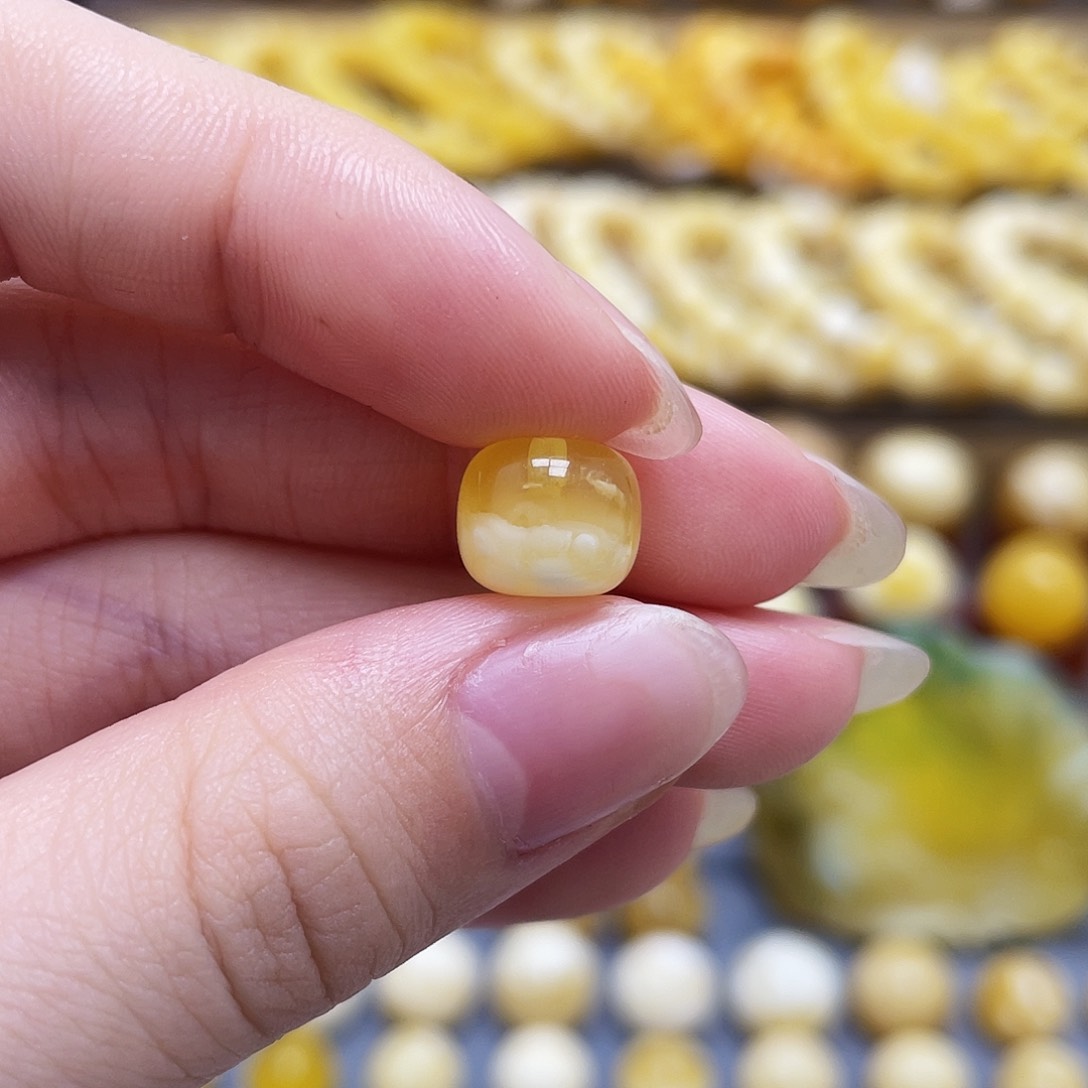 未镶嵌琥珀裸石蜜蜡老型9.7*8.2mm微瑕