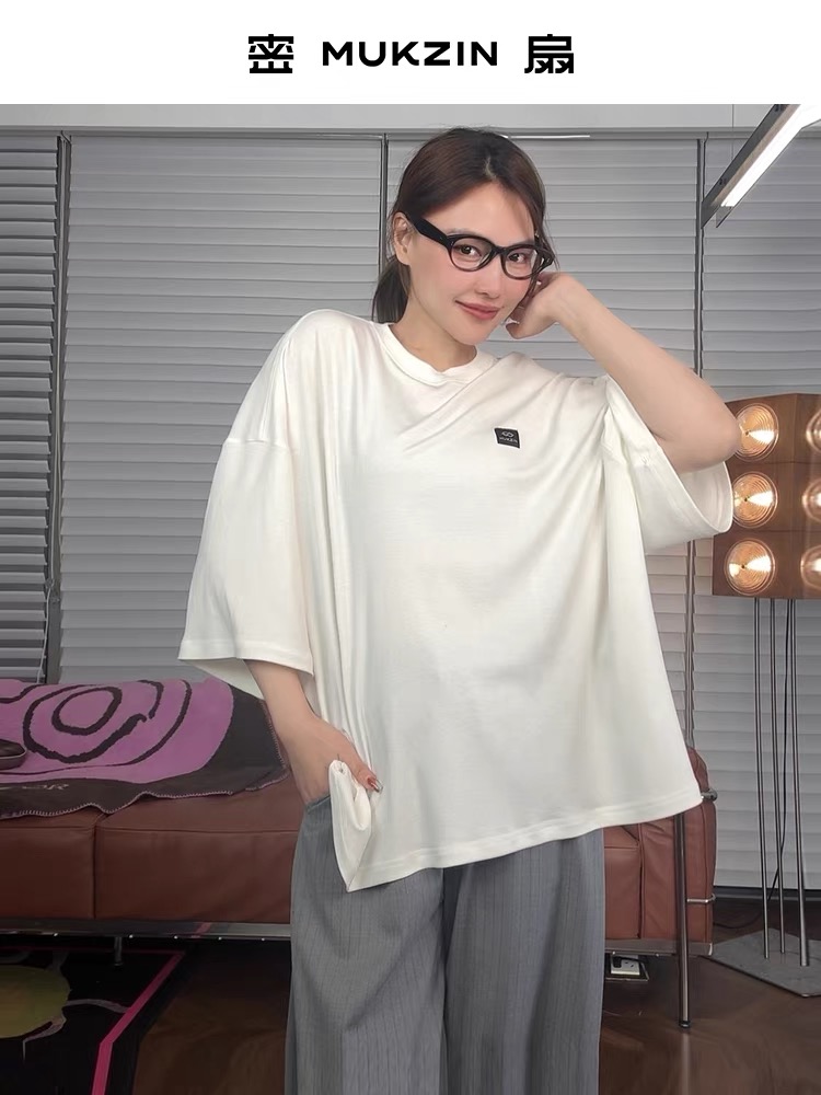 密扇   白色上衣