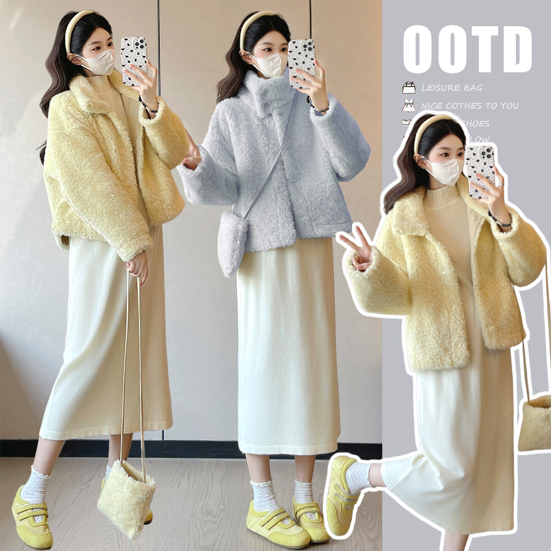 【晴晴】孕妇装秋冬2025新款时尚洋气加厚保暖毛毛高领围脖外套冬季