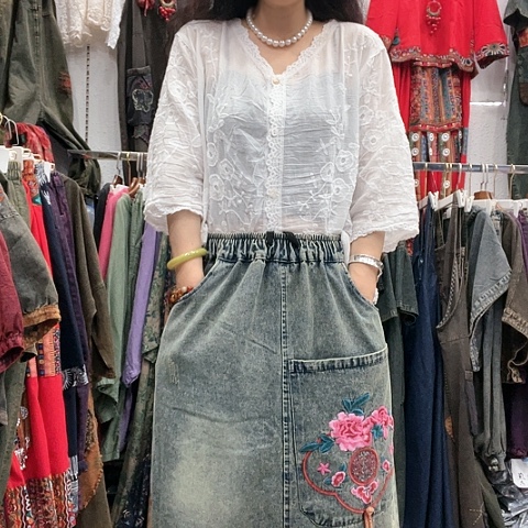 刺绣招财猫牛仔刺绣半身裙