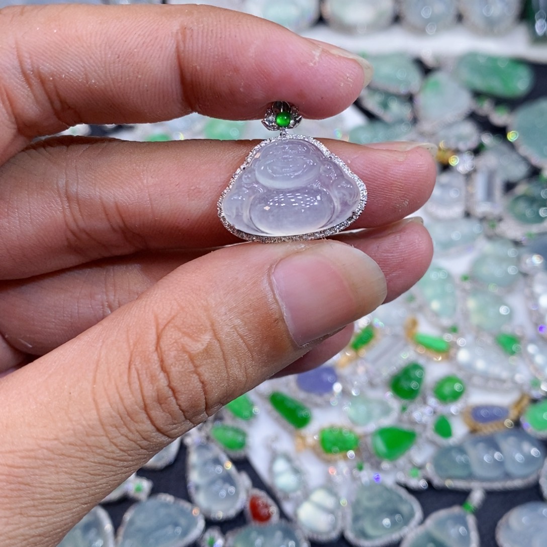 翡翠18K金镶嵌颈饰