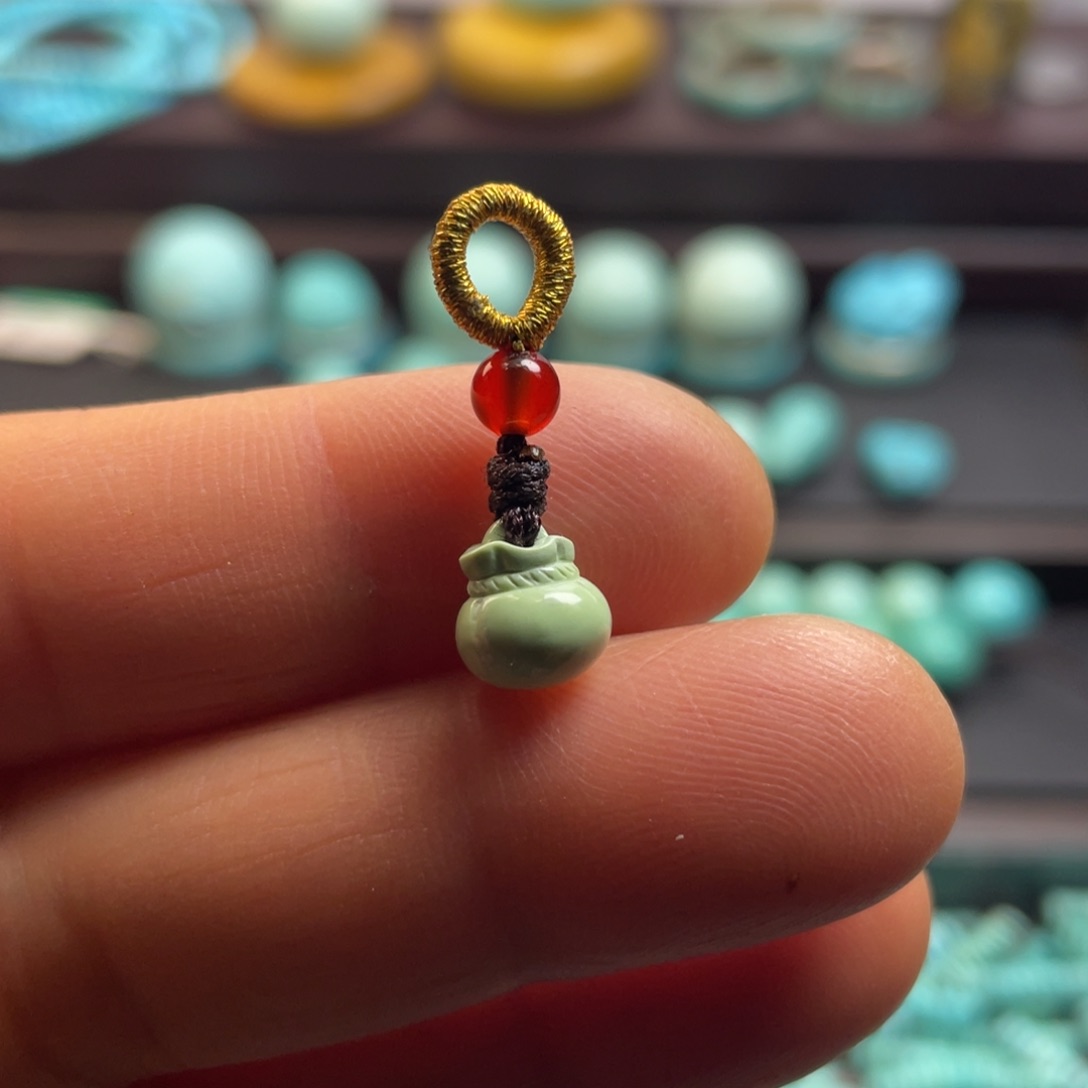 绿松石颈饰未镶嵌