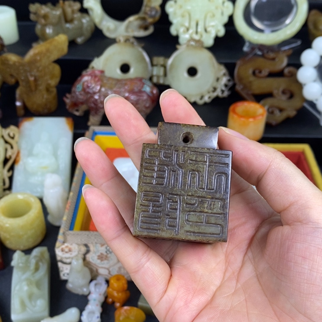 吉***雨和田玉未镶嵌颈饰