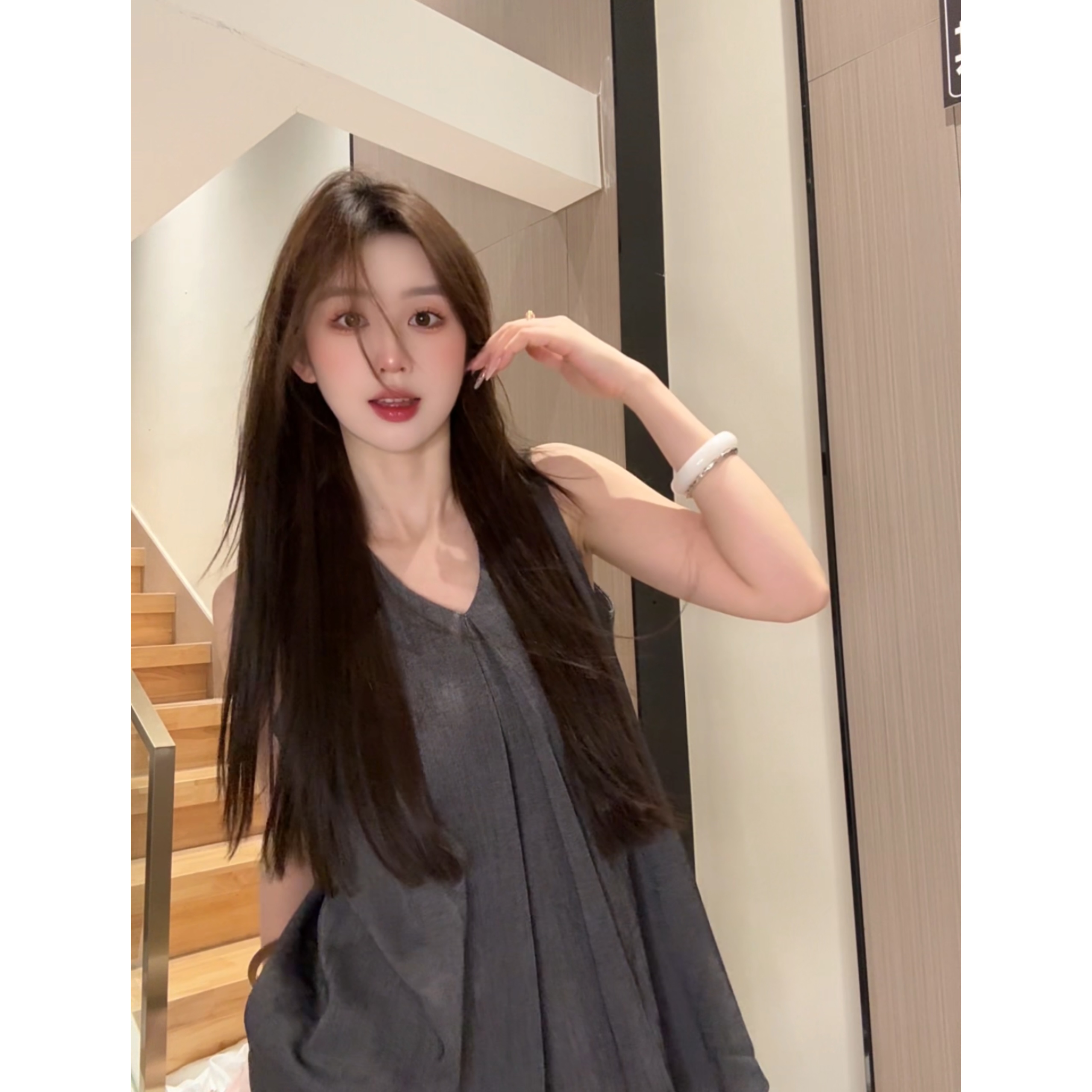 韩系气质时尚复古简约风纯色背心女2025夏季新款休闲百搭无袖上衣