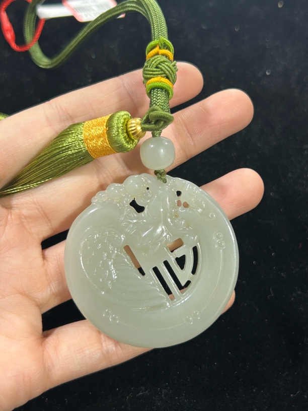 新疆和田玉近矿料车挂