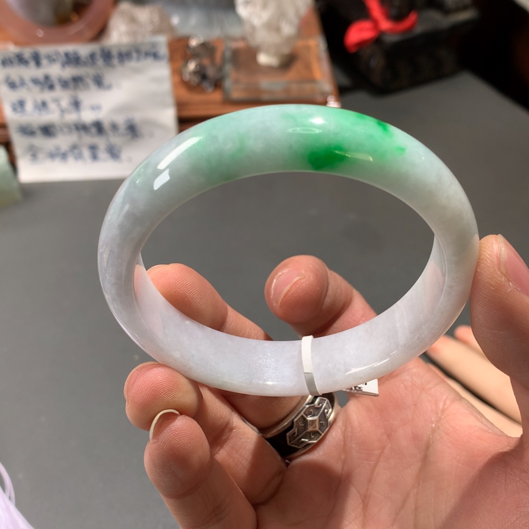 翡翠手镯未镶嵌58圈口
