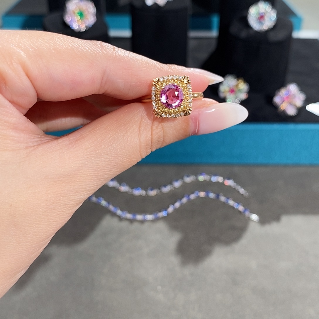 戒指蓝宝石18K金镶嵌吉尔徳无烧粉蓝宝1.539ct
