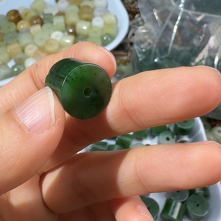 是***呀和田玉（碧玉）未镶嵌颈饰