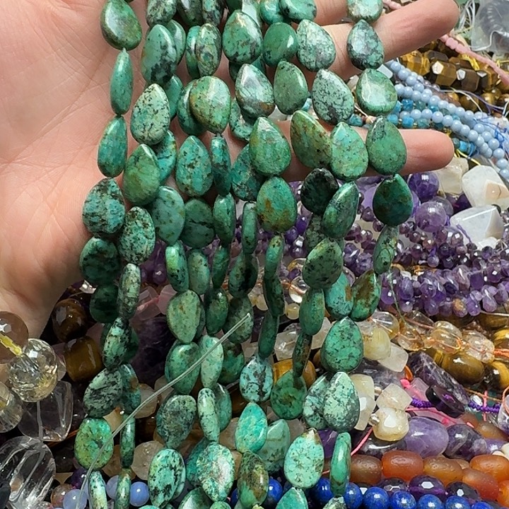 玛瑙/玉髓未镶嵌珠宝半成品一条12x17mm非洲松水滴