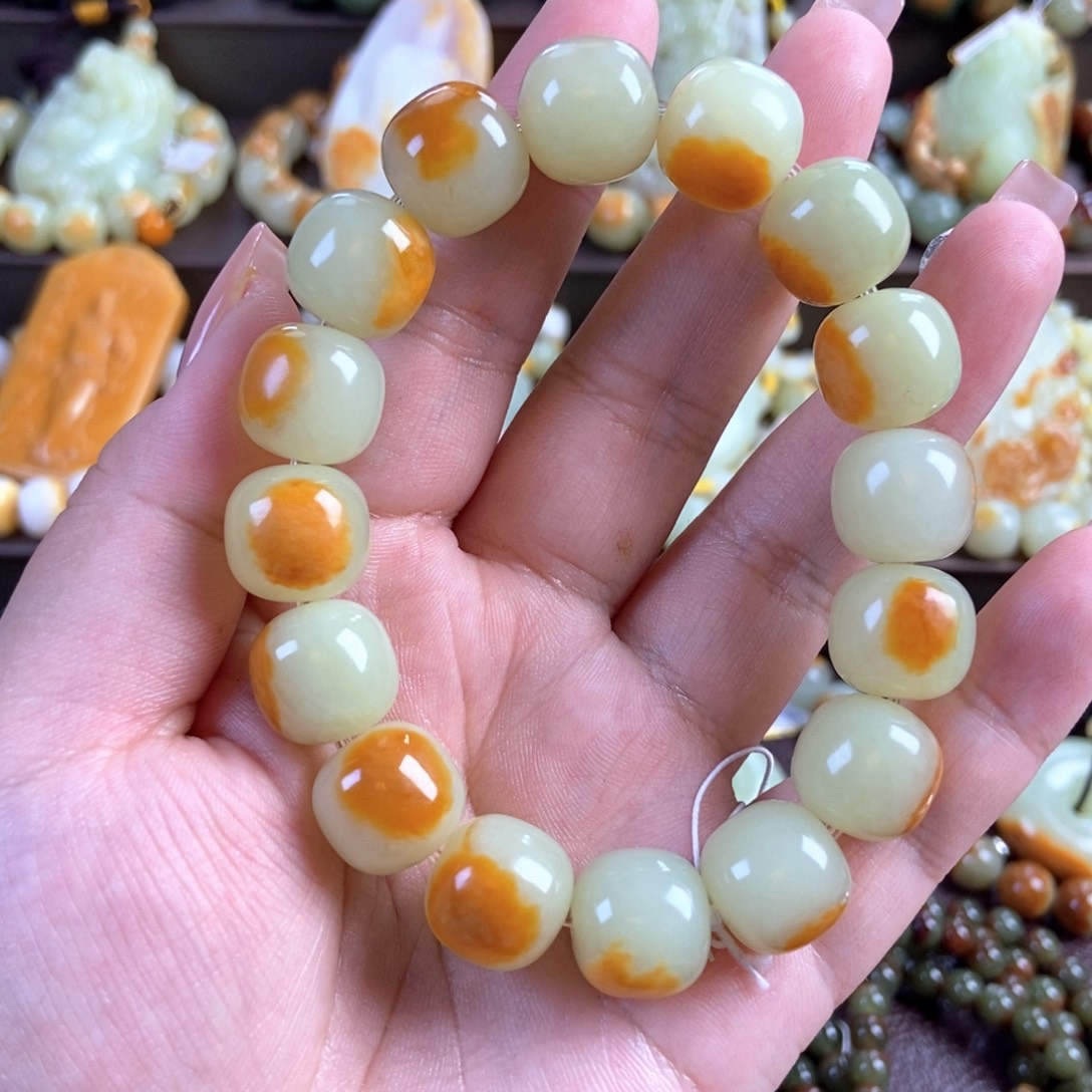 一***色透闪石质玉未镶嵌手串