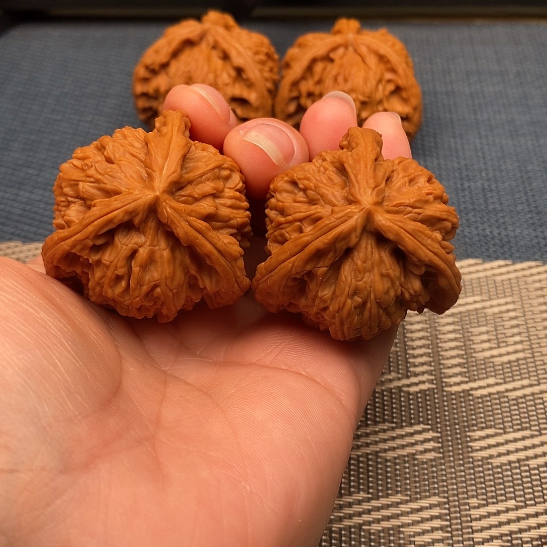 骆***哥文玩核桃吊坠三棱