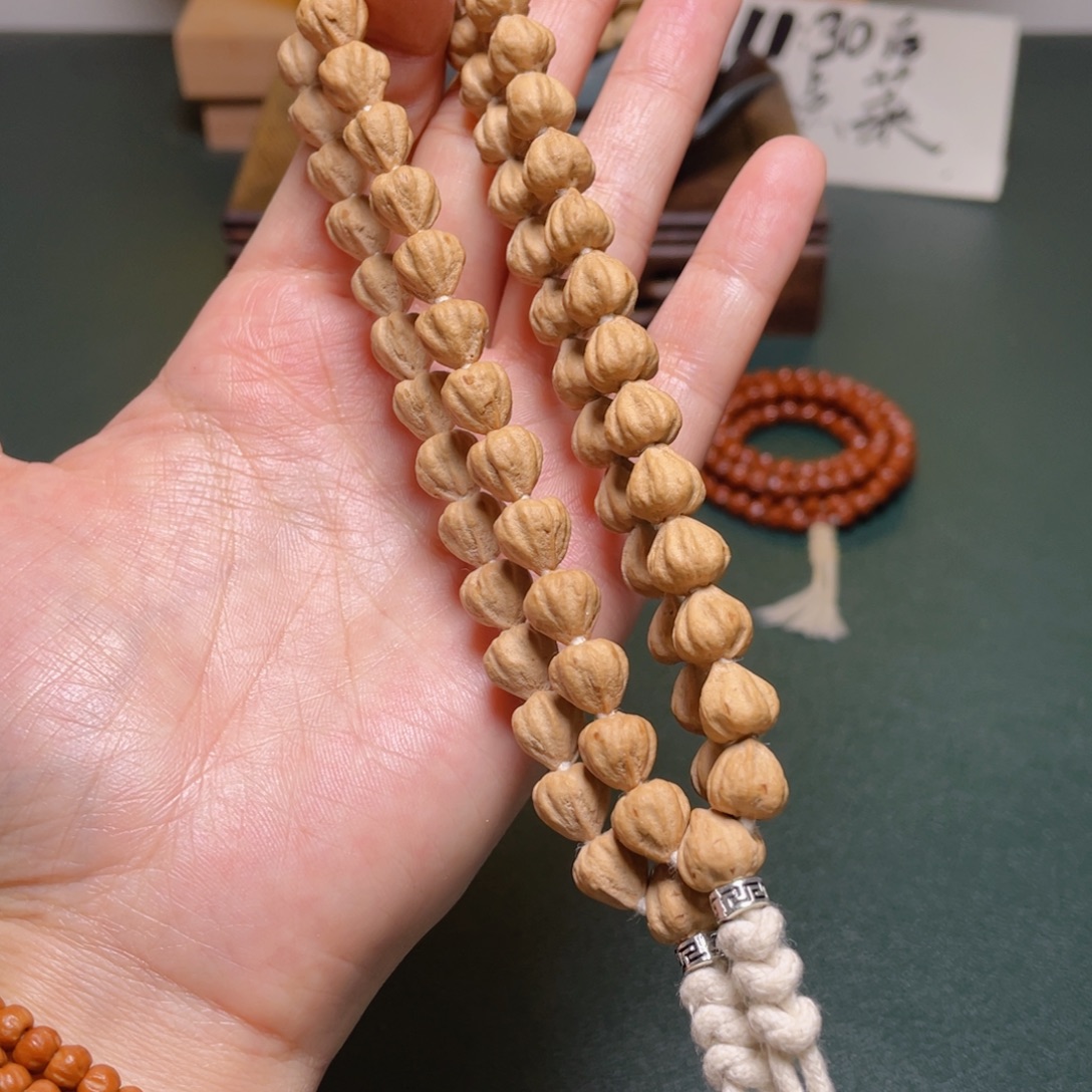 吊坠柏香籽/百香籽绝世莲花手持